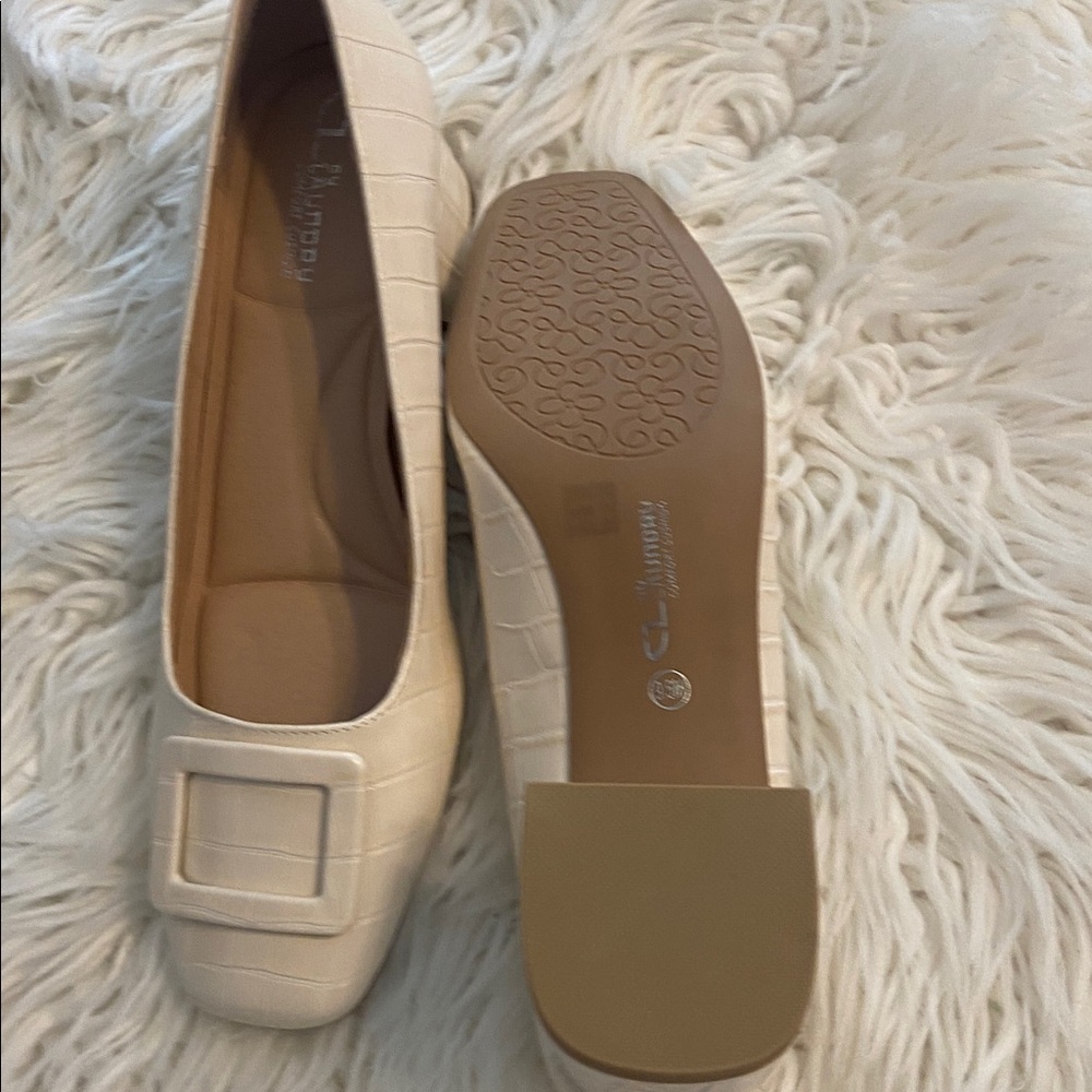 CL by Landry Elegant Cream Block Heel Shoes size 9.5 BNWOT see all photos - Picture 7 of 12